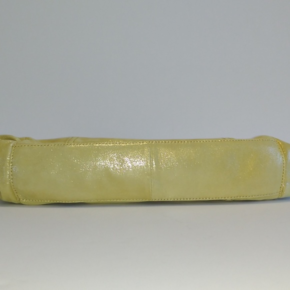 *B. Makowsky yellow-gold metallic sheen leather handbag - Picture 4 of 8